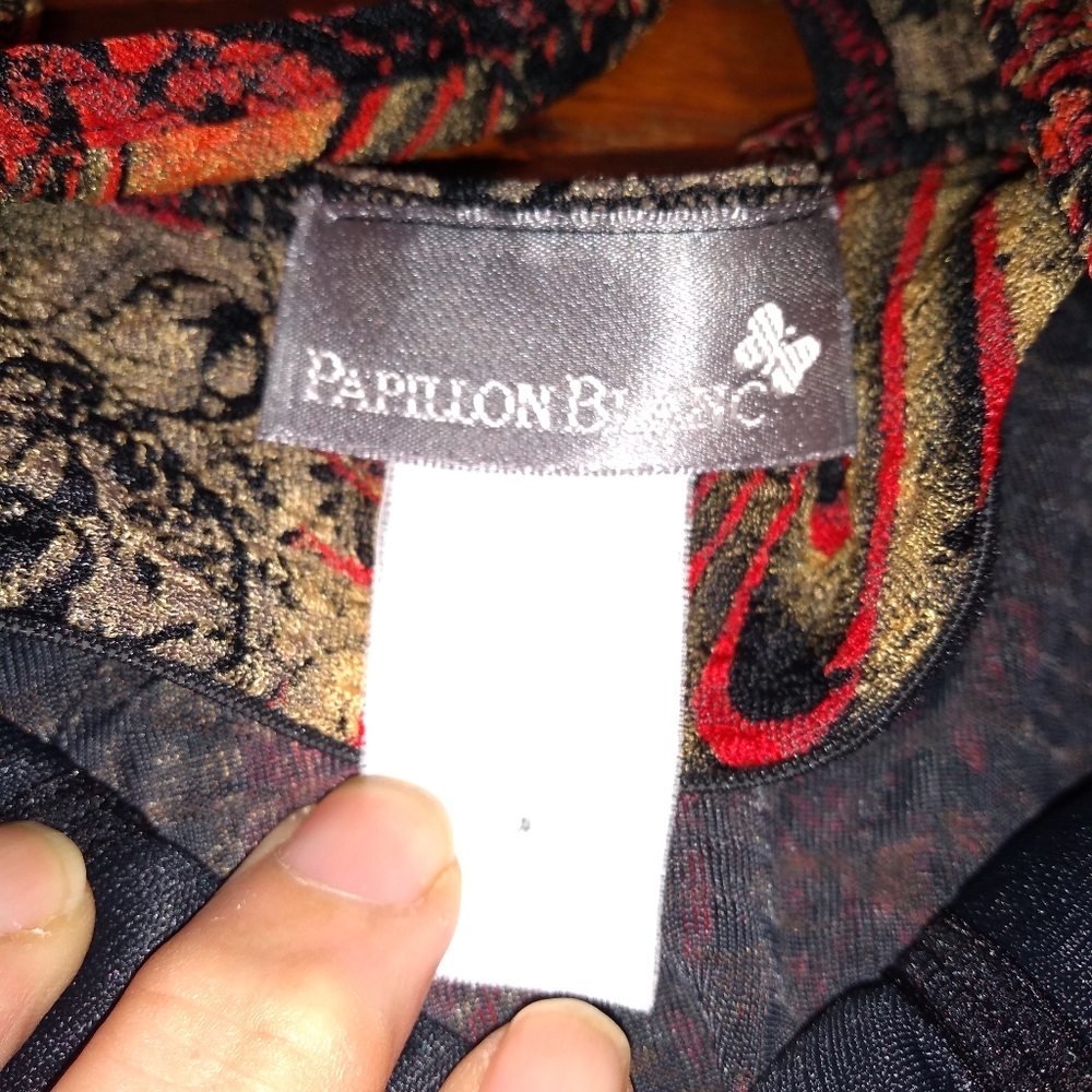 Papillon Blanc Red Black & Gold Fitted Sleeveless Shirt, 15 inches PTP - Picture 10 of 13